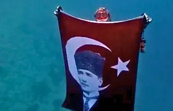 Akyaka'da Cumhuriyet Bayramı'nı su altında kutladılar
