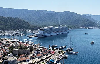 'Aroya' kruvaziyeri Marmaris'e 2 bin 667 turist getirdi