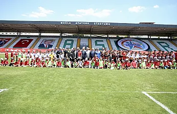 Bakan Bak, Muğla'da Kano Milli Takımı sporcularıyla bir araya geldi
