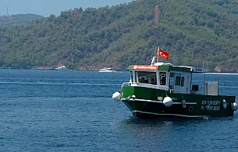 Bakan Kurum, Fethiye'deki deniz süpürgesi ve atık alım gemisinden görüntüler paylaştı