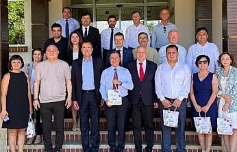 Başkan Aras, Romanya'da Kardeş Kent temaslarında bulundu