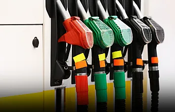 Benzine 4,30 TL indirim bekleniyor! Tabelalar ne zaman değişecek?