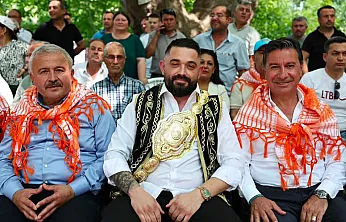 Beşpınar Güreşleri'nde Gözler Güreş Ağası İsmail Tekin'deydi