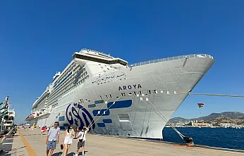 Bodrum'a iki kruvaziyerle 3 bin 292 turist geldi