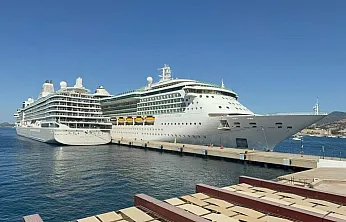 Bodrum'a iki kruvaziyerle 3 bin 319 turist geldi