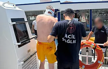 Bodrum açıklarında gezi teknesinde yaralanan vatandaş tahliye edildi