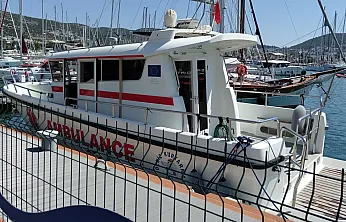 Bodrum açıklarında teknede rahatsızlanan kişi deniz ambulansıyla tahliye edildi
