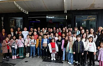 Bodrum Belediyesi'nden çocuklara sürpriz sinema gösterimi
