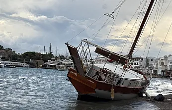 Bodrum'da 2,5 milyon TL'lik yelkenli karaya oturdu