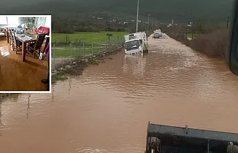Bodrum'da bir anda bastıran yağmur kamyoneti yolda bıraktı, bir evi su bastı