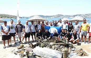 Bodrum'da deniz dibinden 370 kilogram atık çıkarıldı