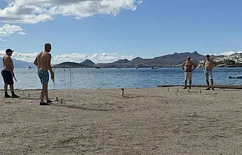 Bodrum'da güneşi gören denize koştu