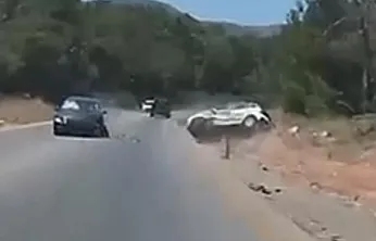 Bodrum'da Hatalı Sollama Kazası Kameraya Yansıdı: 2 Yaralı
