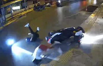 Bodrum'da motosiklet kazası güvenlik kamerasına yansıdı