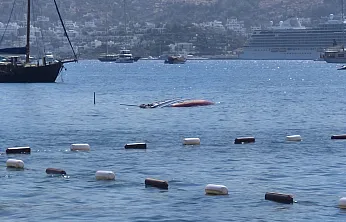 Bodrum'da yelkenli tekne sulara gömüldü