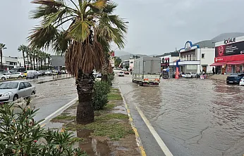Bodrum'da yol göle döndü