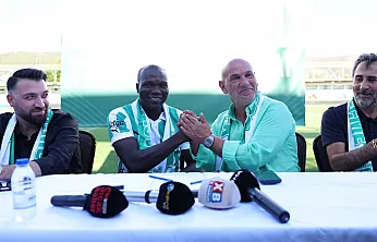 Bodrum FK, yeni transferi Aboubakar için imza töreni düzenledi