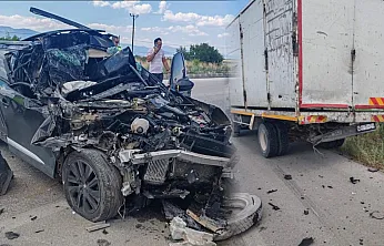 Burdur-Fethiye Yolunda Kamyonete Arkadan Çarpan Otomobilin Sürücüsü Yaralandı