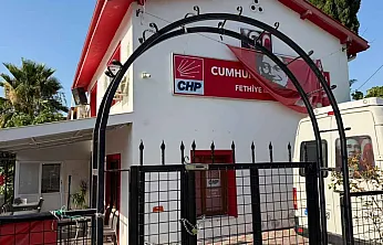 CHP Fethiye İlçe Başkanlığı'nda toplu istifa sonrası kapıya zincir vuruldu