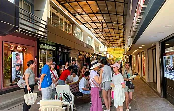 Çinli turistlerin Fethiye'deki buluşma noktası: Paspatur Çarşısı