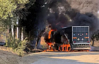 Dalaman Belediyesine ait araç alev alev yandı