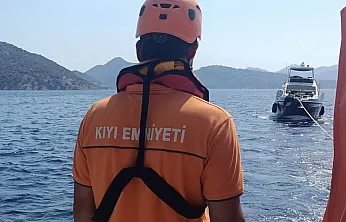Fethiye açıklarında sürüklenen teknedeki 3 kişi kurtarıldı