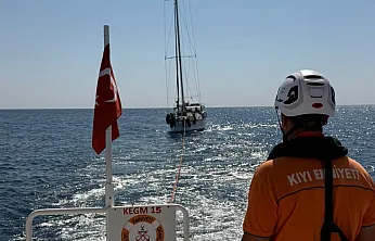 Fethiye açıklarında sürüklenen teknedeki 4 kişi kurtarıldı