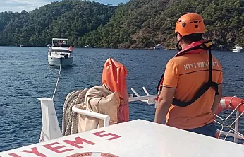 Fethiye açıklarında sürüklenen teknedeki 4 kişi kurtarıldı