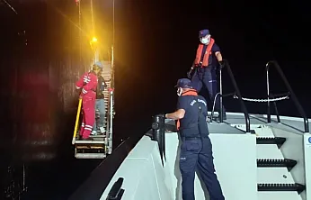 Fethiye açıklarında ticari gemide rahatsızlanan vatandaşa Sahil Güvenlikten tıbbi tahliye