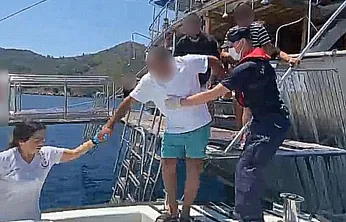 Fethiye Açıklarında Yaralanan Vatandaş Sahil Güvenlik Tarafından Tahliye Edildi