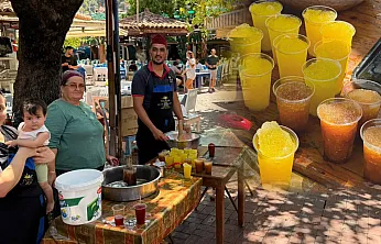 Fethiye Balık Pazarı'nda kar şerbeti ikramı