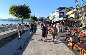 Fethiye Çalış'ta akşam saatlerinde hareketlilik sürüyor