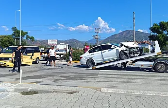 Fethiye Çamköy Kavşağı'nda kaza: 3'ü ağır 7 yaralı