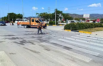 Fethiye Çamköy Kavşağı'nda kaza sonrası Karayolları ekipleri seferber oldu