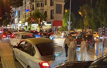 Fethiye Çarşı Merkezinde Akşam Saatlerinde Trafik Yoğunluğu