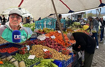 Fethiye Cuma Pazarı'nda yağmura rağmen hareketlilik