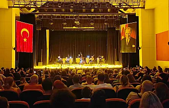 Fethiye'de binlerce mum ışığında unutulmaz klasik müzik gecesi