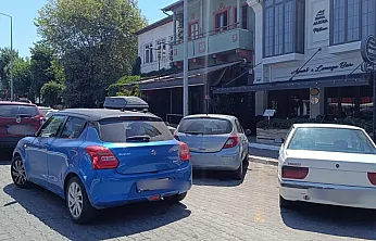 Fethiye'de çift sıra park sorunu büyüyor