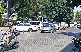 Fethiye'de Çift Sıra Parka Ceza Yağdı: Kurallara Uymayan Sürücülere İşlem