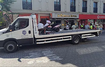 Fethiye'de Eksik Evraklı Motosiklet Çekiciyle Otoparka Götürüldü