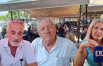 Fethiye'de Emeklilere Mikrofon Uzatıldı: '23 Bin 552 Lira ile Geçinmek Mümkün Değil' Diyen de Var, 'Yeter' Diyen de