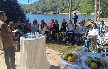 Fethiye'de Gebe Buluşması: Anne Adayları Doğuma Uzmanlarla Hazırlandı