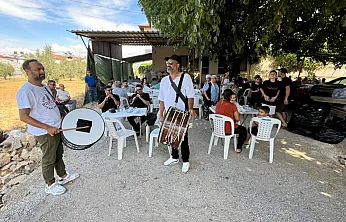 Fethiye'de genç çift için düğün yemeği düzenlendi
