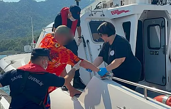 Fethiye'de gezi teknesinde rahatsızlanan vatandaşa tıbbi tahliye