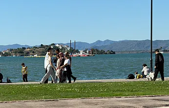 Fethiye'de Güneş Açtı, Sahil Bandında Yoğunluk Yaşandı