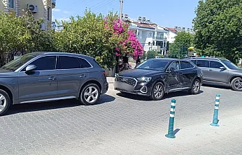 Fethiye'de kavşakta çarpışan araçlarda hasar oluştu