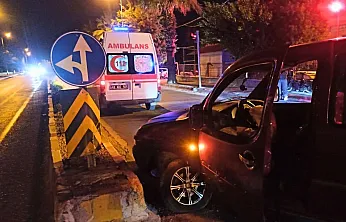 Fethiye'de kontrolden çıkan otomobil refüje girdi