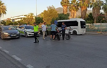 Fethiye'de Kontrolsüz Çıkış Kazaya Neden Oldu: Motosiklet Sürücüsü Hafif Yaralandı