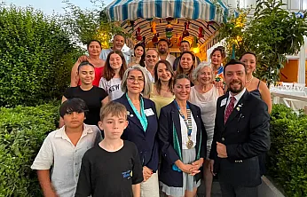 Fethiye'de Ölüdeniz Rotary Kulübü'nde bayrak değişimi: 'İyilik İçin Birleş'ten 'Kalıcı Etki Yarat'a