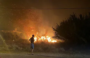 Fethiye'de orman yangını büyüyor: İkametler alevlerin arasında kaldı